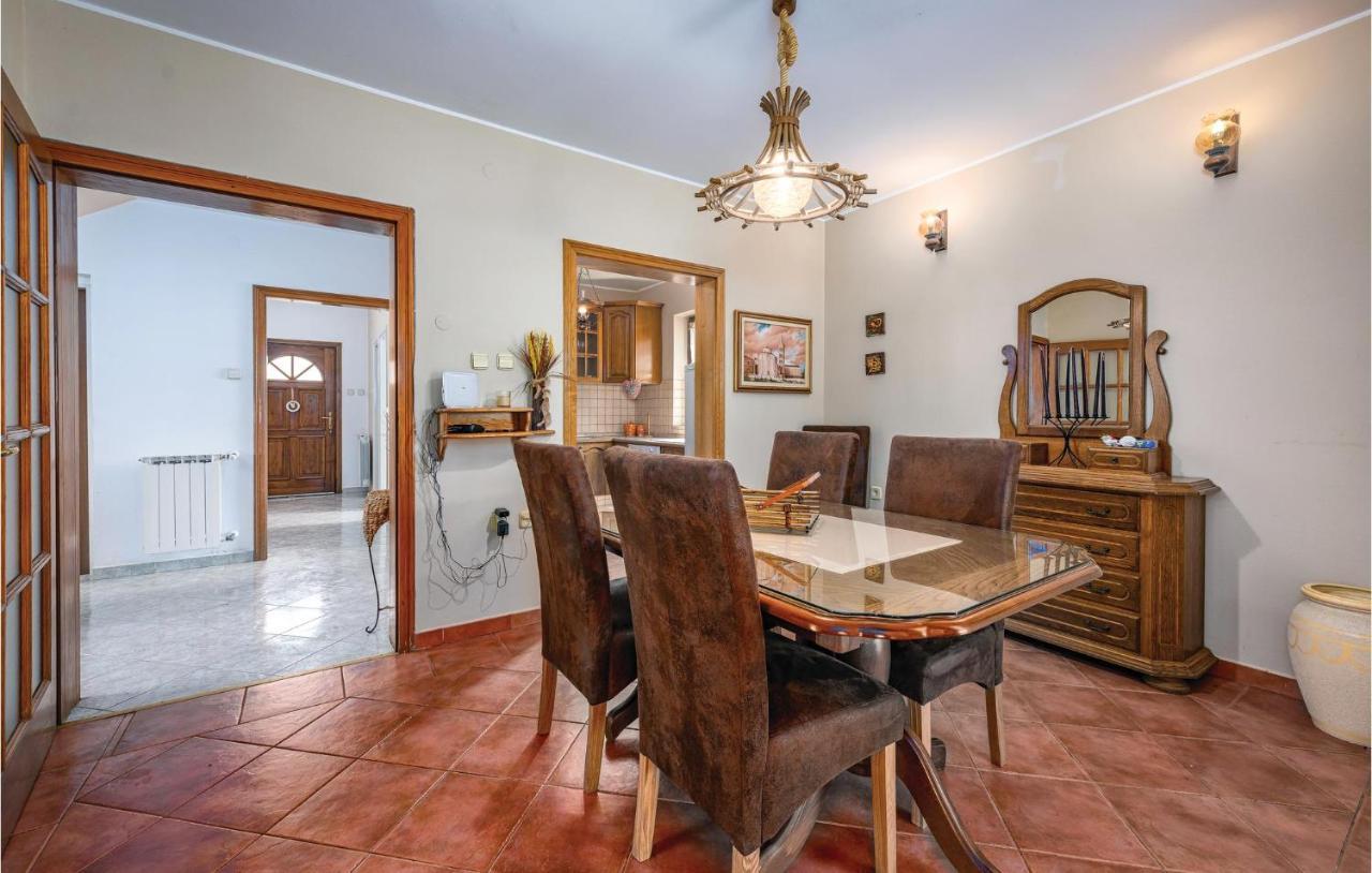 Stunning Apartment In Rovinj With Kitchen 외부 사진