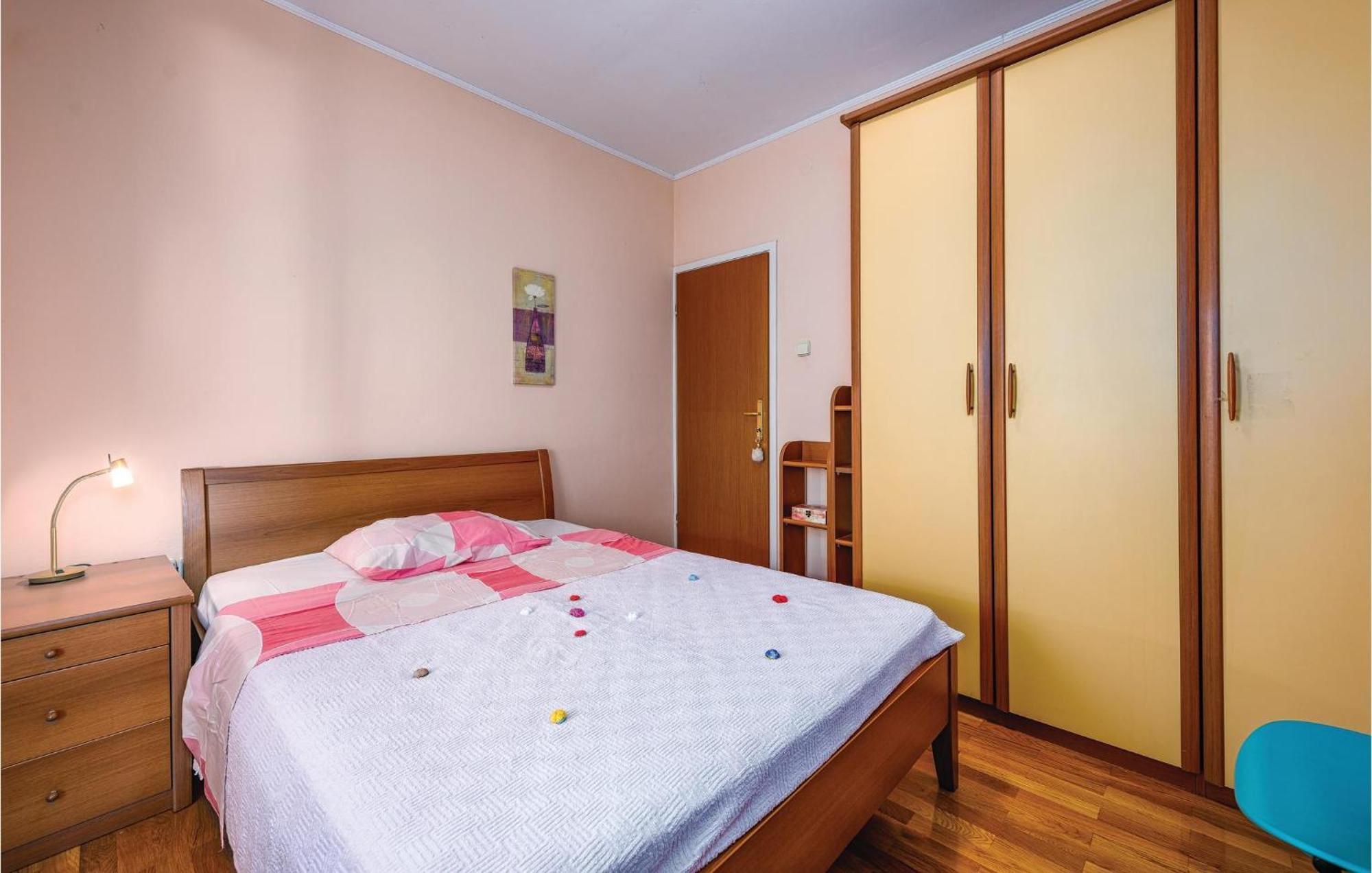 Stunning Apartment In Rovinj With Kitchen 외부 사진