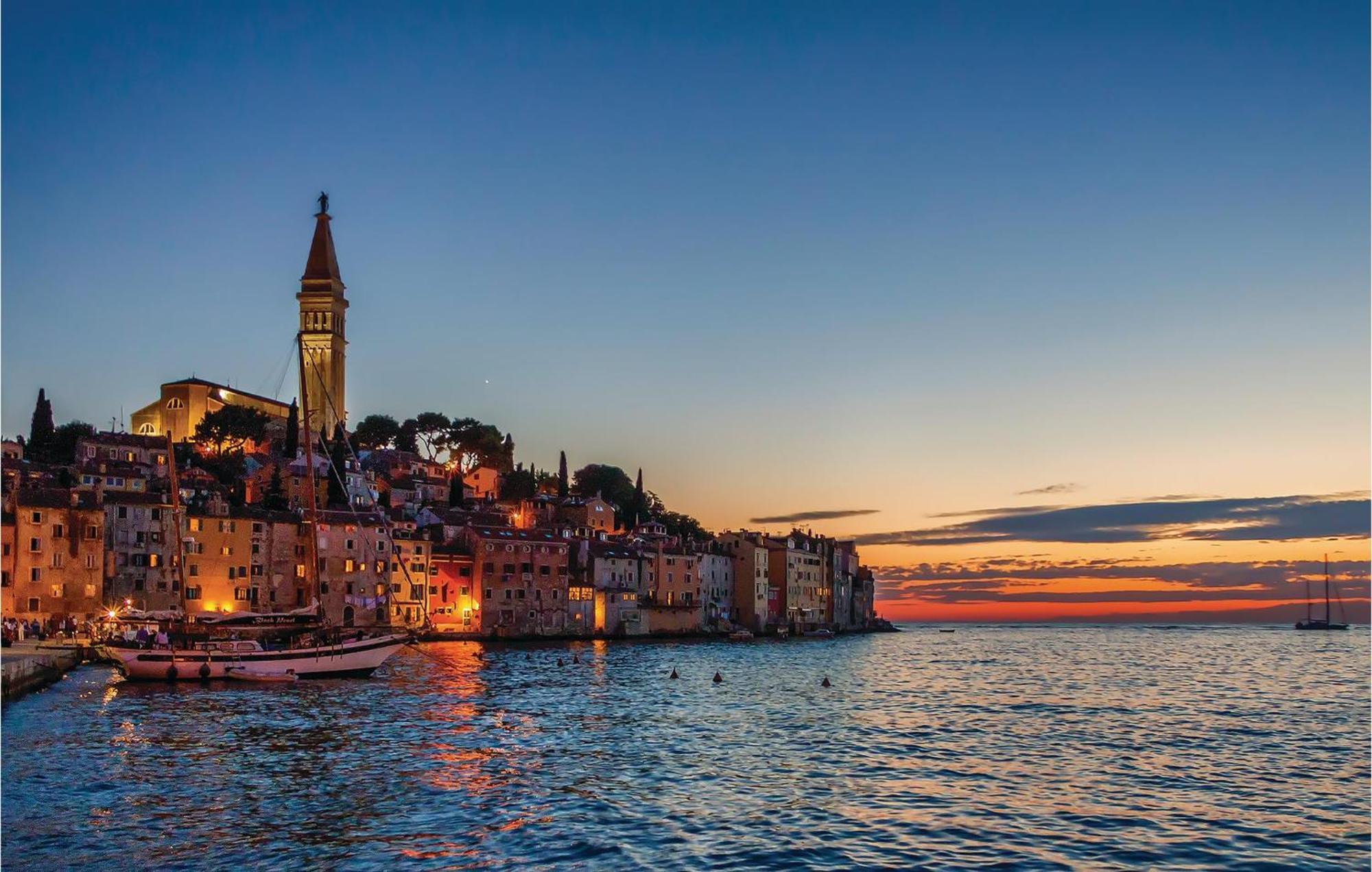 Stunning Apartment In Rovinj With Kitchen 외부 사진
